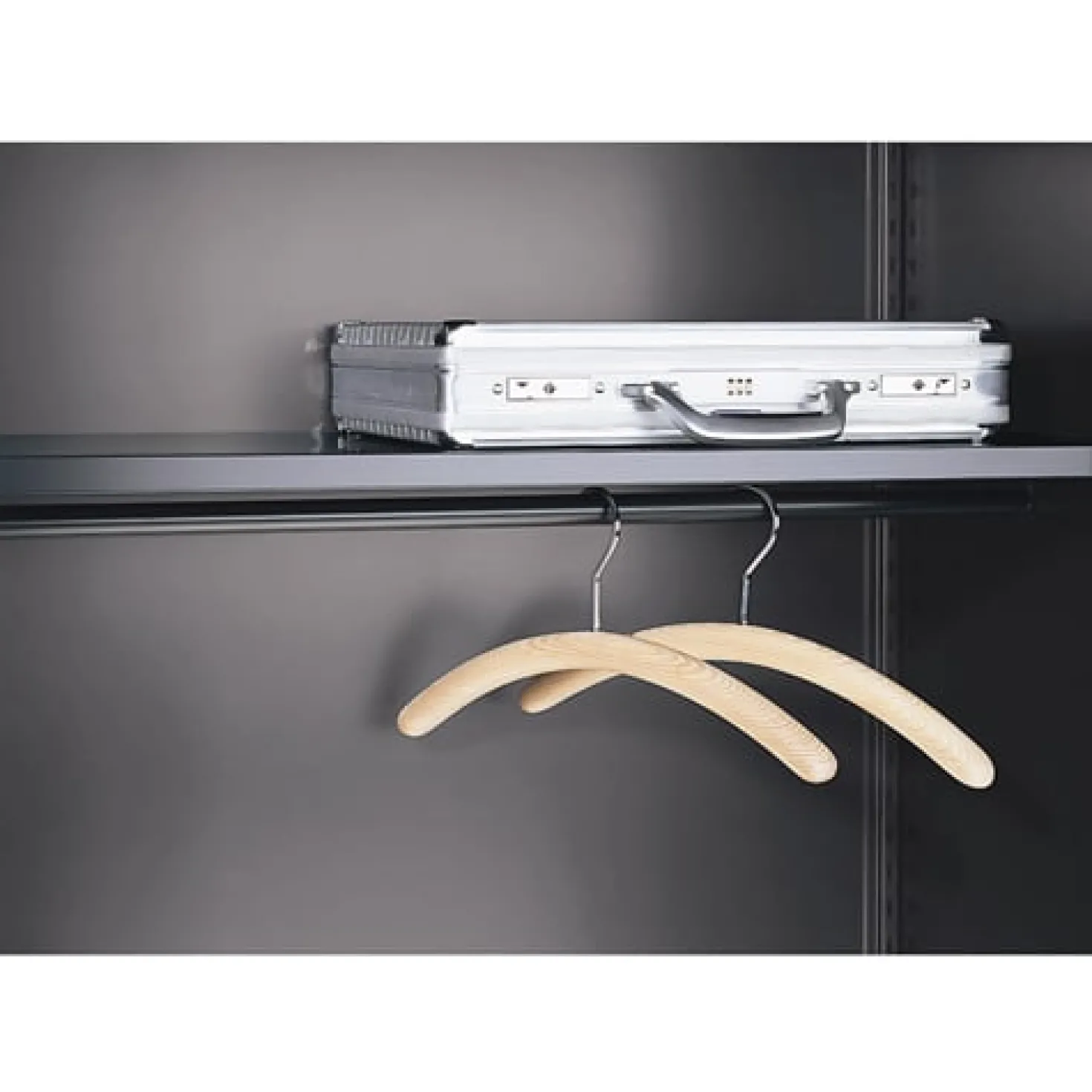 Garderobenschrank