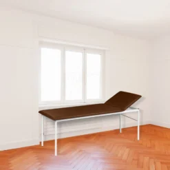 Untersuchungsliege mit verstellbarem Kopfteil