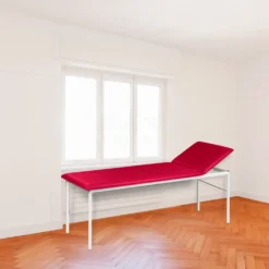 Untersuchungsliege mit verstellbarem Kopfteil